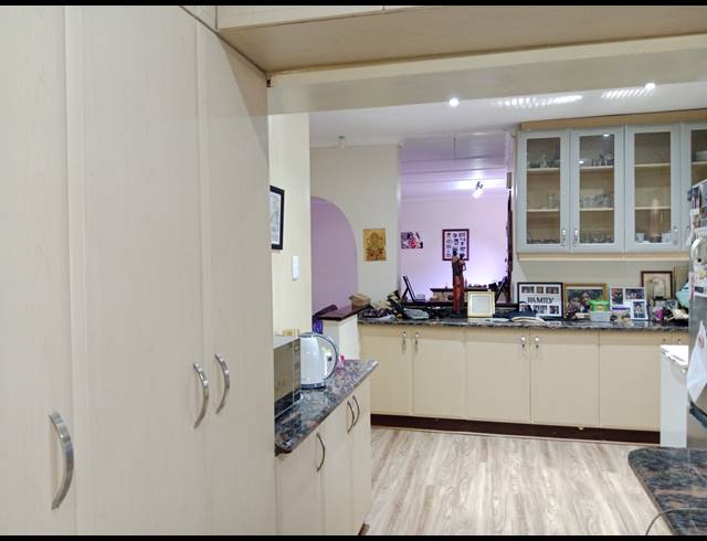3 BEDROOM FREESTANDING FOR SALE IN ALLANDALE